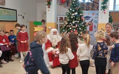 Babbo Natale in visita a scuola